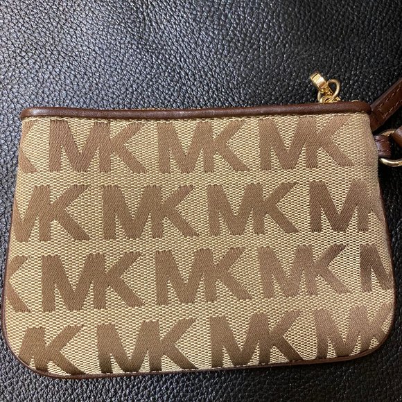 Michael Kors Wrislet - Picture 8 of 8